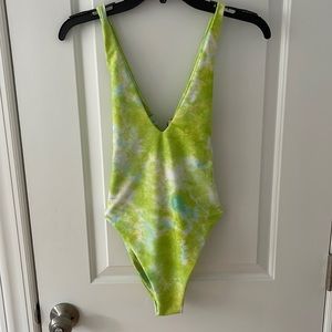 Skatie tie die one piece